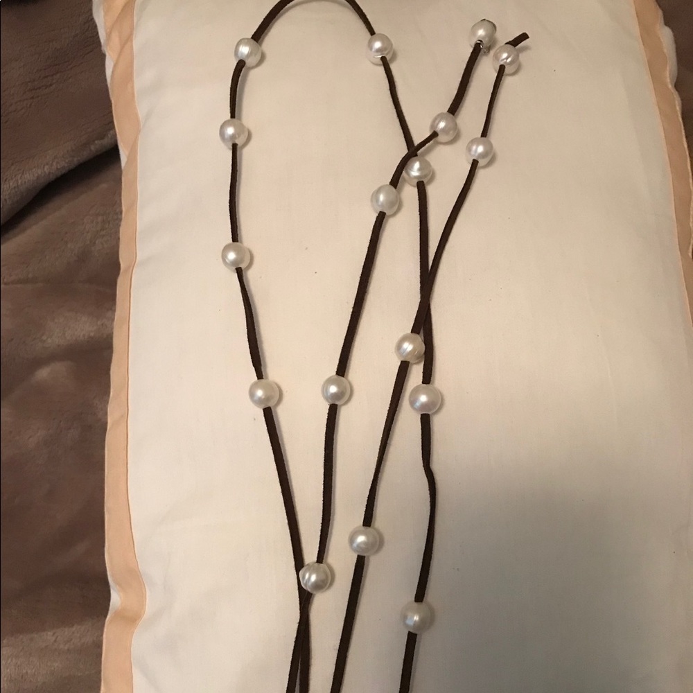 Fresh water pearl on leather necklace